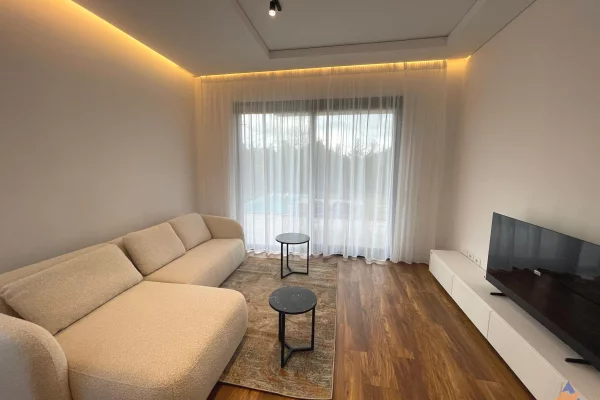 Shtepi me qera 4+1 ne Tirane - 3,400 Euro