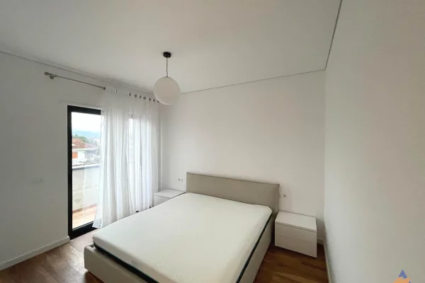 Shtepi me qera Vila Luksoze ne Tirane, 4+1, Mobilimi E mobiluar, Pagesa 3,400  Euro.