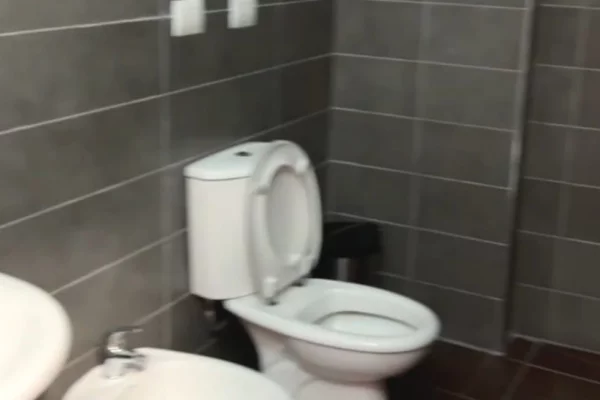 JEPET ME QIRA AMBJENT BISNESI 86M2 "SHESHI WILLSON" 1400 EURO