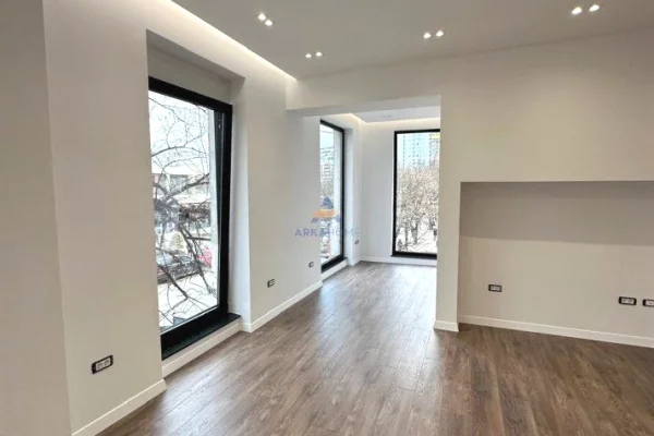 JEPET AMBIENT BIZNESI ME QERA 76M2 "RRUGA IBRAHIM RUGOVA" 1500 EURO