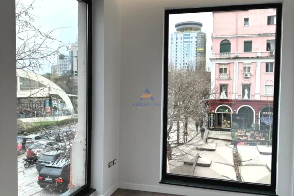 JEPET AMBIENT BIZNESI ME QERA 76M2 "RRUGA IBRAHIM RUGOVA" 1500 EURO