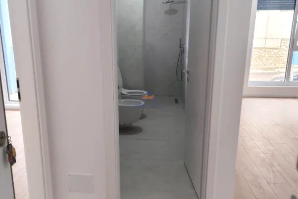 Shtepi ne shitje Apartament ne Tirane, 1+1, Mobilimi Bosh, pa mobiluar, Pagesa 84,100  Euro.