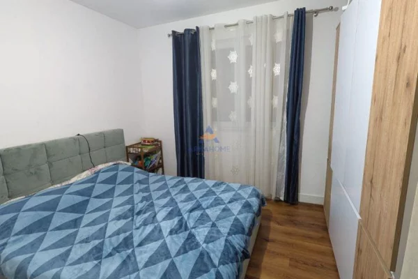 Shtepi ne shitje Apartament ne Tirane, 2+1, Mobilimi E mobiluar, Pagesa 195,800  Euro.