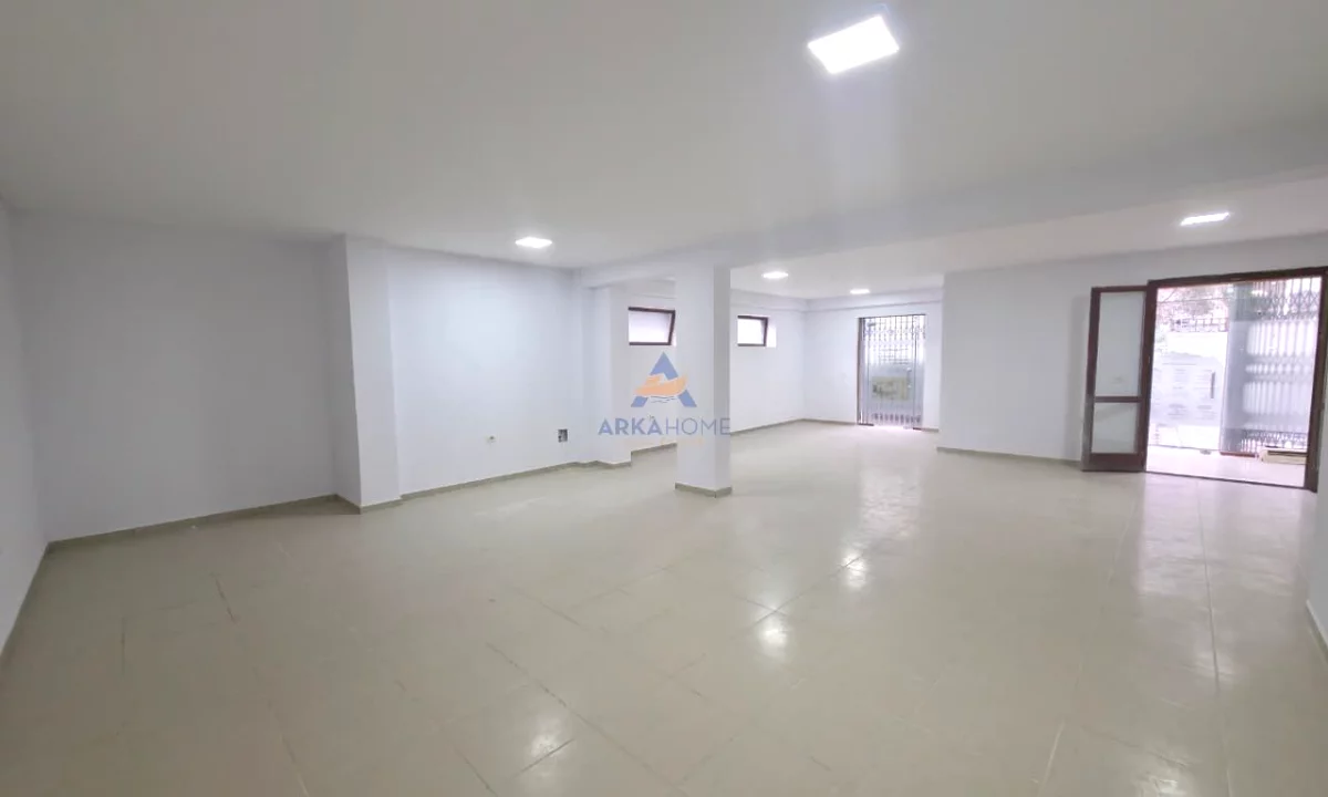 SHITET DHE JEPET ME QERA NJESI BIZNESI 90 M2 "KOPSHTI BOTANIK, XHAMIA " SHITJE 180000 EURO (QERA 900