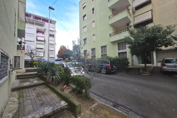 Ambient biznesi me qera 1+1 ne Tirane - 180,000 Euro