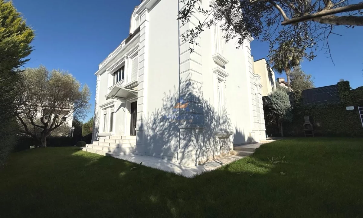 Luxury villas for sale in Tirana 4+1, Furnished