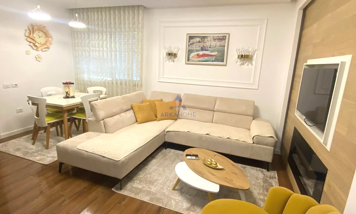Shtepi ne shitje Apartament ne Tirane, 2+1, Mobilimi E mobiluar, Pagesa 186,000  Euro.