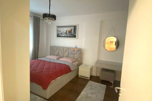 Shtepi ne shitje Apartament ne Tirane, 2+1, Mobilimi E mobiluar, Pagesa 186,000  Euro.