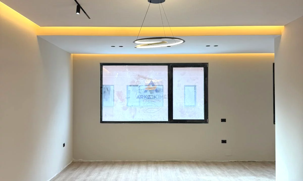 Shtepi ne shitje Apartament ne Tirane, 2+1, Mobilimi Bosh, pa mobiluar, Pagesa 258,000  Euro.