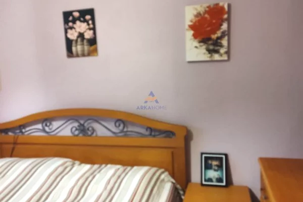 Shtepi ne shitje Apartament ne Tirane, 2+1, Mobilimi E mobiluar, Pagesa 140,000  Euro.
