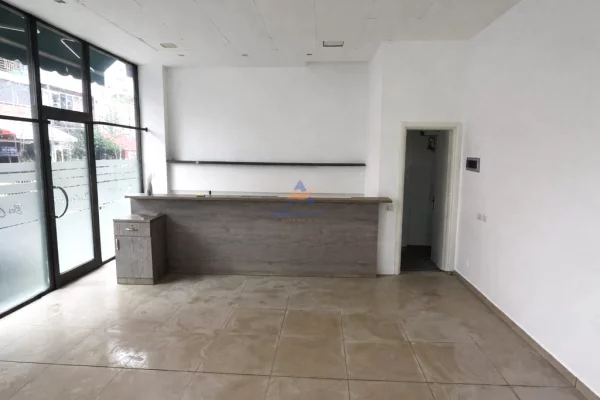 JEPET ME QERA DYQAN 41M2 "NE ZOG TE ZI" 70.000 LEKE