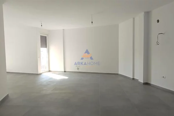 JEPET ME QIRA AMBIENT SHËRBIMI 220M2 "RRUGA ALI BEGEJA , MBAS 9-KATESHIT TE PARE" 2500 EURO