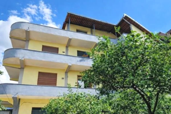 Shtepi ne shitje Shtepi Private ne Tirane, 7+1, Mobilimi Bosh, pa mobiluar, Pagesa 600,000  Euro.