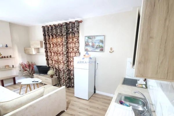 JEPEN ME QERA 2 APARTAMENTE 3+1 "FRESKU, MOTEL GAXHERRI" 45.000 LEKE