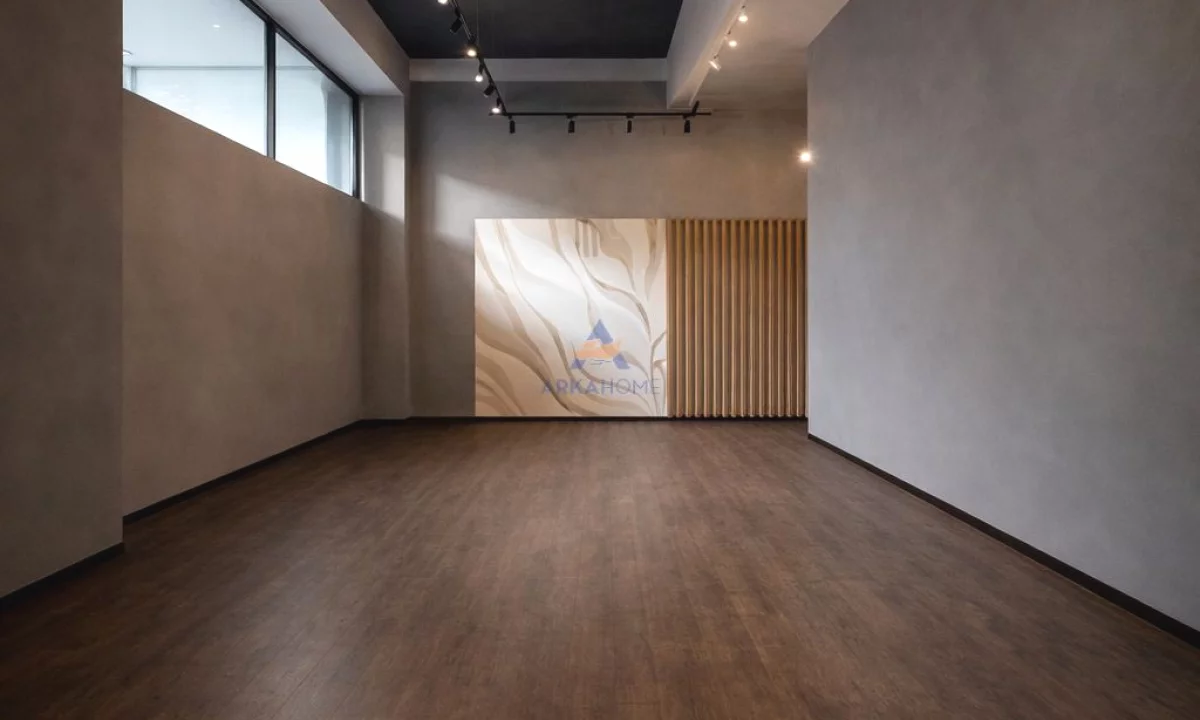 SHITET AMBIENT BIZNESI 180M2 "PRANE SPITALIT AMERIKAN 3,GOLDEN PARK" 540000 EURO