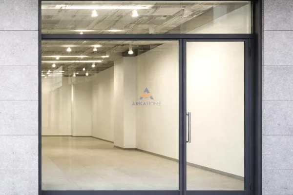 JEPET ME QERA NJESI KOMERCIALE 45M2 "TEK 21 DHJETORI" 3300 EURO