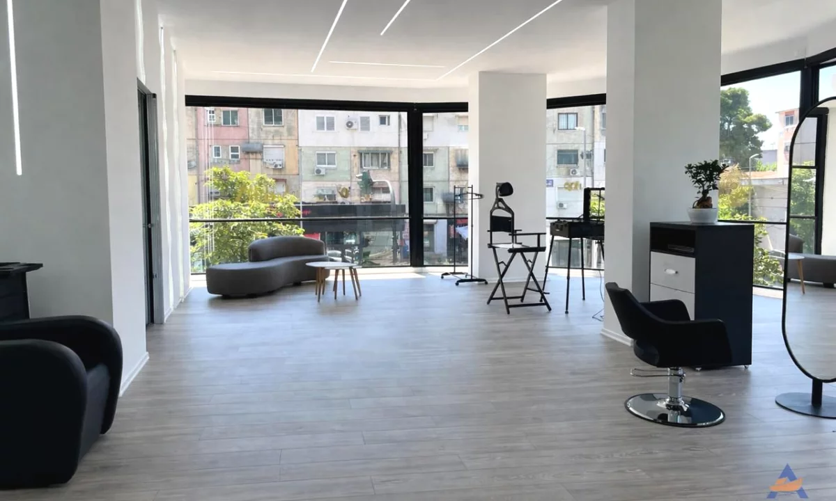 SHITET BIZNES 125 M2 "RRUGA XHANFIZE KEKO, PORCELAN" 45.000 EURO