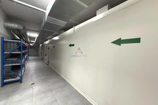 MAGAZINE ME QERA 1200 M2 "KTHESA E KAMZES" 6000 EURO (PARKIM PER MAKINA SHUME TONESHE).