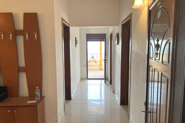 Shtepi ne shitje Apartament ne Durres, 2+1, Mobilimi E mobiluar, Pagesa 124,000  Euro.
