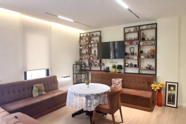 JEPET ME QIRA APARTAMENT 2+1+BALLKON RRUGA SIRI KODRA 80.000 LEKE