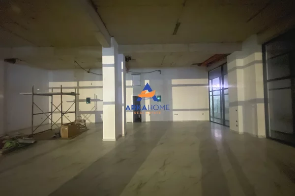 Business Property for Rent 1+1 in Tirana - 1,560 Euro