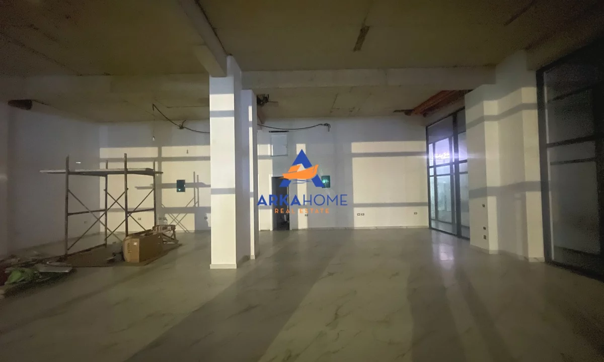 JEPET ME QERA AMBIENT BIZNESI TE ISH PARKU PRANE REPORT TV 130M2 150000 LEKE