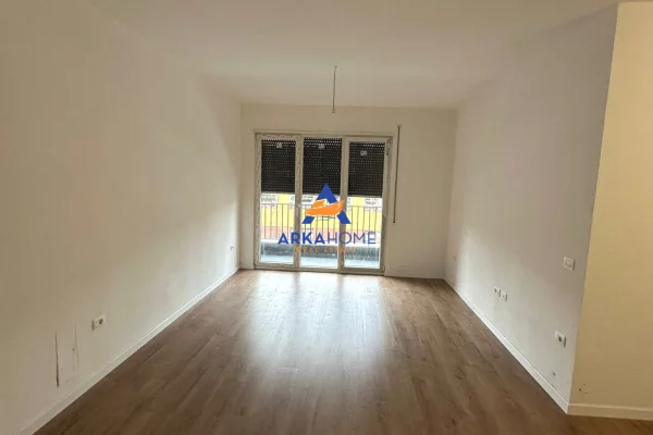 JEPET ME QERA APARTAMENT + GARAZHD PARKIMI RRUGA 5 MAJI 850.000 LEKË