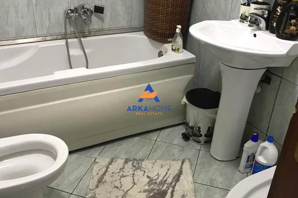 Shtepi ne shitje Apartament ne Tirane, 2+1, Mobilimi E mobiluar, Pagesa 176,899  Euro.