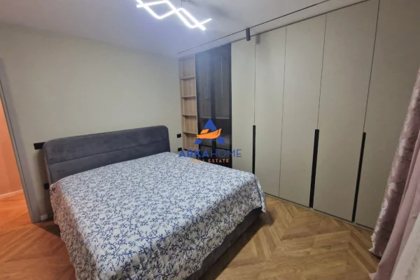Shtepi me qera Apartament ne Tirane, 1+1, Mobilimi E mobiluar, Pagesa 676  Euro.