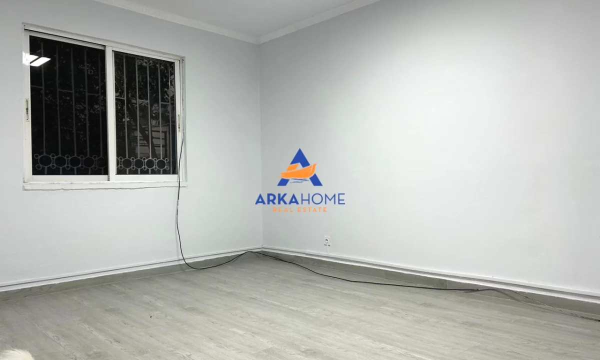 JEPET ME QERA AMBIENT ZYRE 105M2 "PERBALL ME KOMPLEKSIN DELIJORGJI" 80000 LEKE