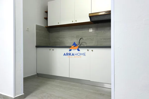 Ambient biznesi me qera 3+1 ne Tirane - 832 Euro