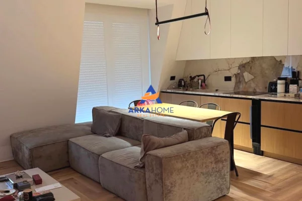 Shtepi me qera 2+1 ne Tirane - 2,200 Euro