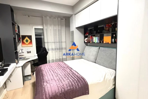 Duplex (casa a 2 piani) in vendita a Tirana 2+1, Arredato