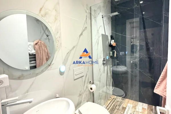 Duplex (casa a 2 piani) in vendita a Tirana 2+1, Arredato