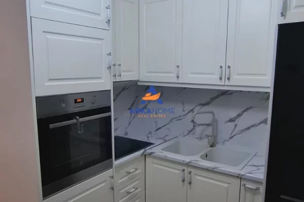 Shtepi me qera Apartament ne Tirane, 1+1, Mobilimi E mobiluar, Pagesa 572  Euro.