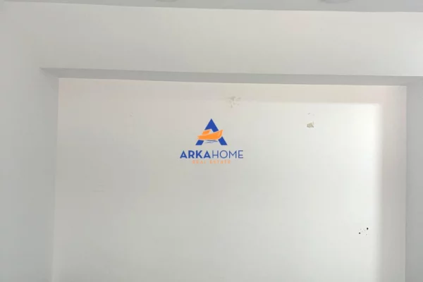 JEPET ME QERA 30M2 DYQAN "PRANE DELIJORGJIT" 450 EURO