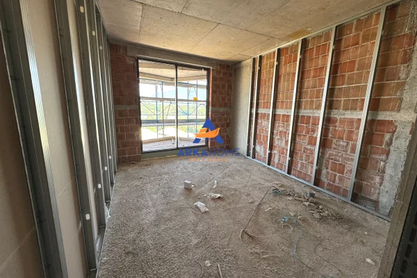 Shtepi ne shitje Apartament ne Tirane, 1+1, Mobilimi Bosh, pa mobiluar, Pagesa 248,040  Euro.