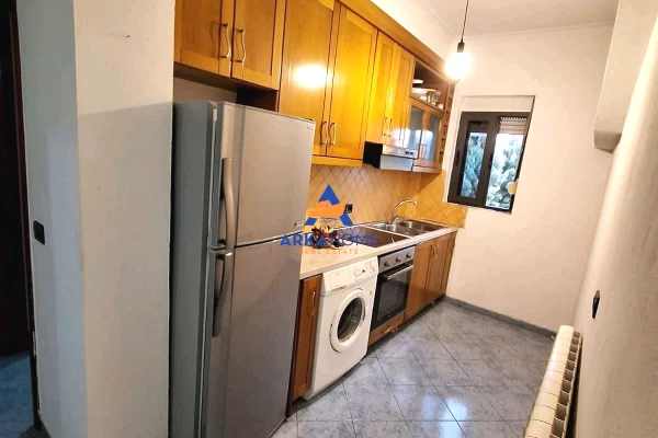 Shtepi me qera Apartament ne Tirane, 2+1, Mobilimi E mobiluar, Pagesa 572  Euro.