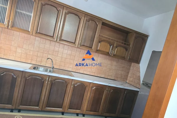 Appartamento in affitto a Tirana 2+1, Arredato