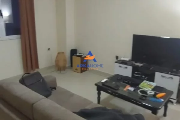 JEPET ME QERA APARTAMENT 2+1+BALLKON "PERBALL ME MARTENITETIN E RI NE BRRYL" 55.000 LEKE