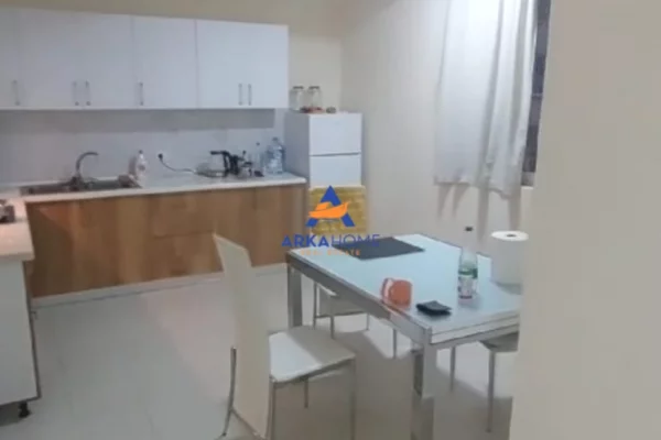 Appartamento in affitto a Tirana 2+1, Arredato