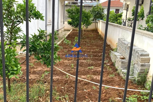 Luxury villas for sale in Tirana 7+1, Emty