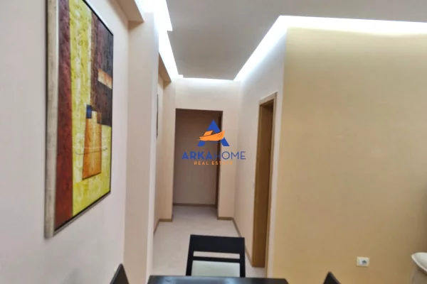 Appartamento in affitto a Tirana 2+1, Arredato