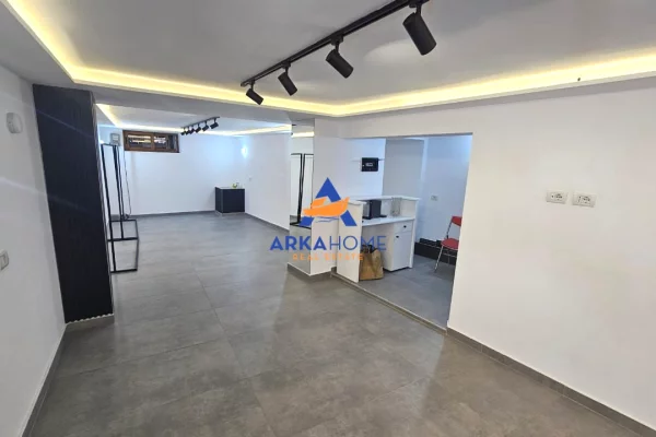 Ambiente Commerciale in Vendita 1+1 a Tirana - 7,500 Euro