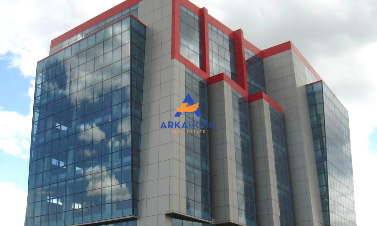 JEPET AMBIENT BIZNESI ME QERA 750M2 " PRANE QTU" 3000 EURO