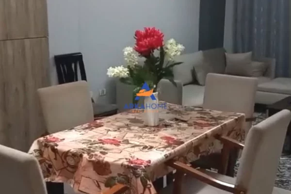 Shtepi me qera Apartament ne Tirane, 2+1, Mobilimi E mobiluar, Pagesa 468  Euro.
