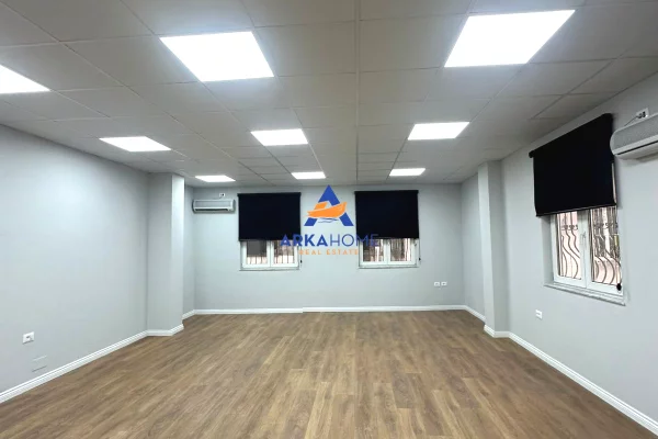 JEPET ME QERA AMBIENT ZYRE 68M2 "NE QENDER TE TIRANES" 1100 EURO