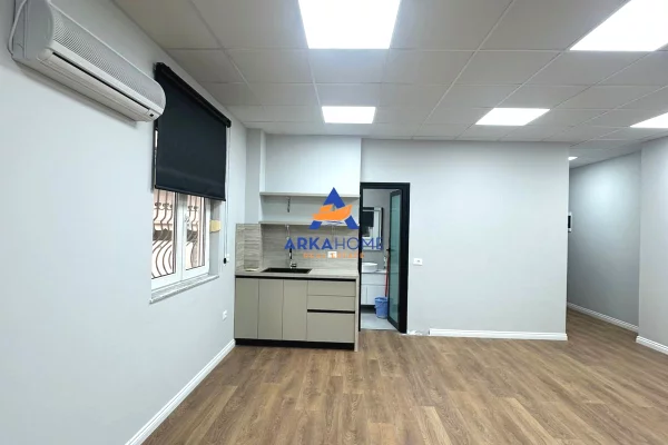 JEPET ME QERA AMBIENT ZYRE 68M2 "NE QENDER TE TIRANES" 1100 EURO