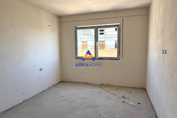 Shtepi ne shitje Apartament ne Tirane, 2+1, Mobilimi Bosh, pa mobiluar, Pagesa 161,646  Euro.