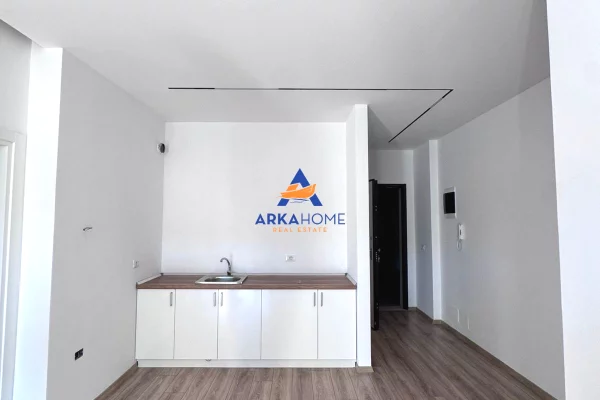 JEPET ZYRE ME QERA "TEK KESHI VASIL SHANTO" 900 EURO